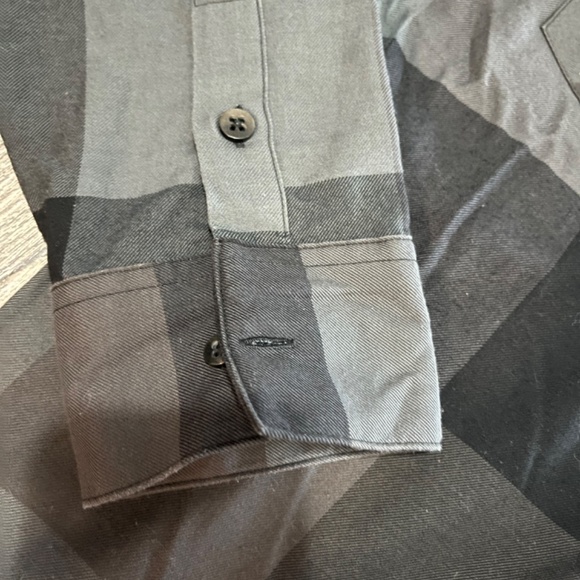 Under armour plaid top size Med - Picture 5 of 5